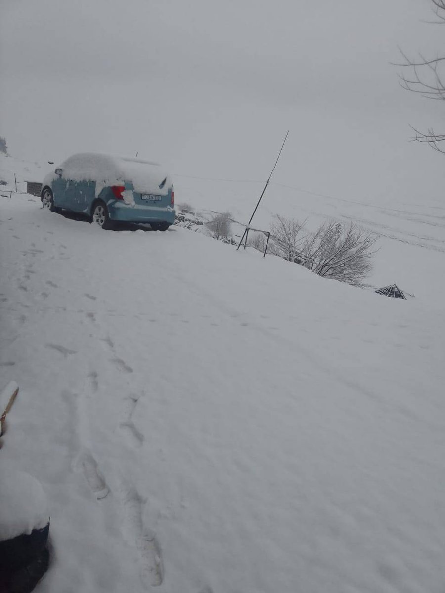 AfricaFactsZone's tweet photo. A town called Thaba-Tseka covered in snow in Lesotho. https://t.co/5FXlzwygyE