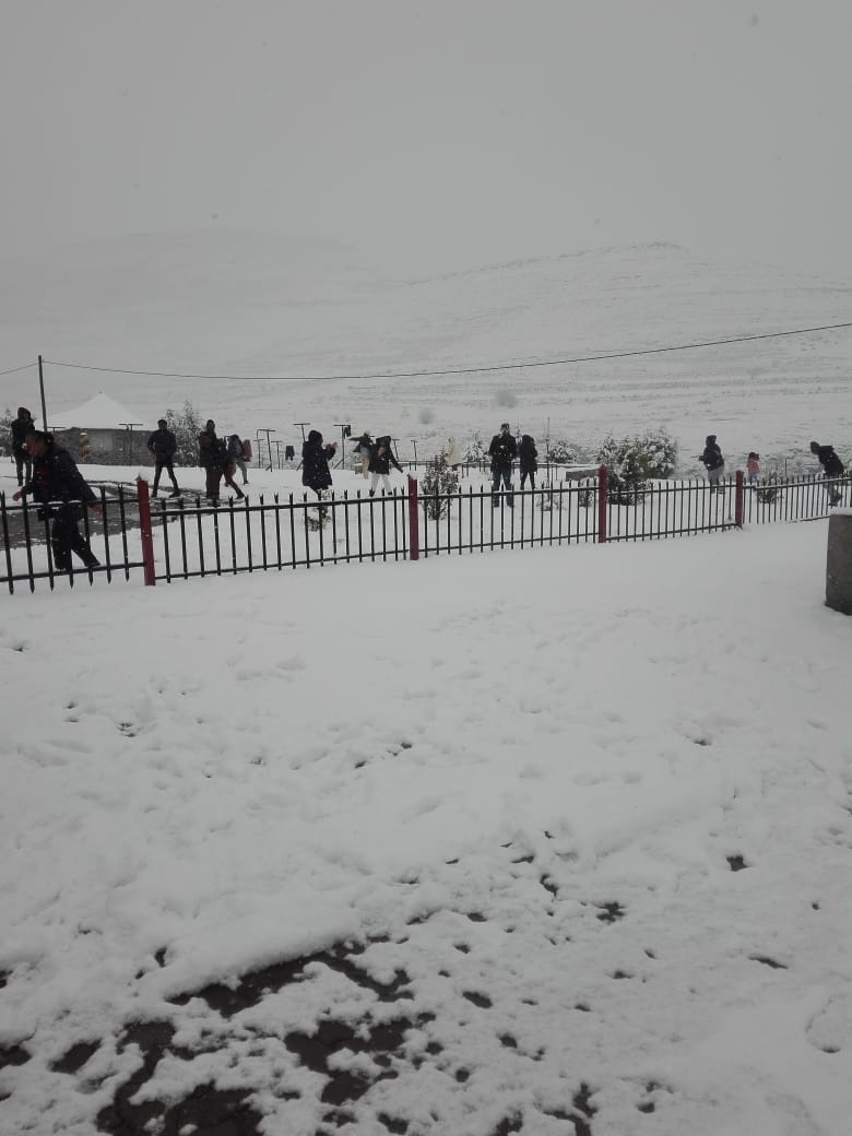 AfricaFactsZone's tweet photo. A town called Thaba-Tseka covered in snow in Lesotho. https://t.co/5FXlzwygyE
