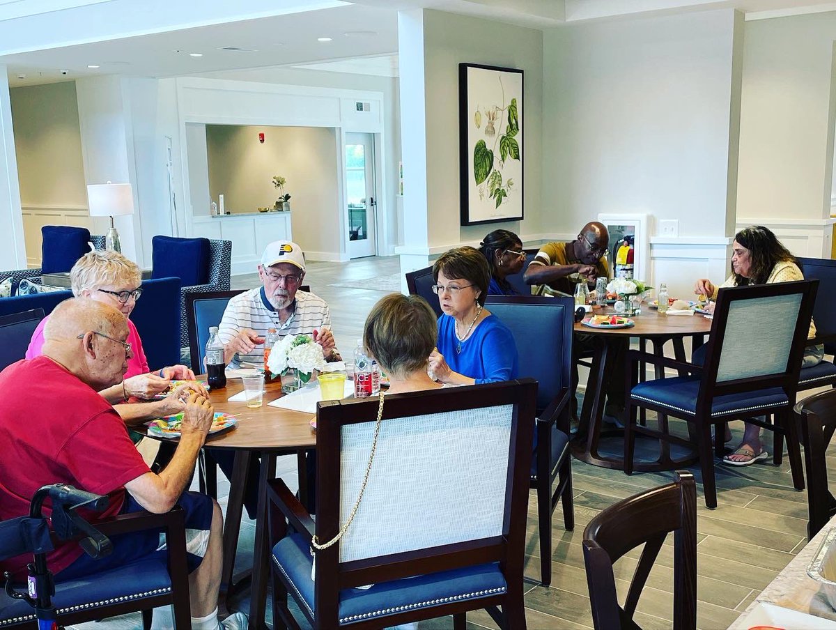 HamiltonOutlook's tweet photo. Great turnout tonight at our resident potluck dinner!  #sunprogram #55andbetter #adultactive #seniorliving #nowleasing https://t.co/AgrKJsVuMx