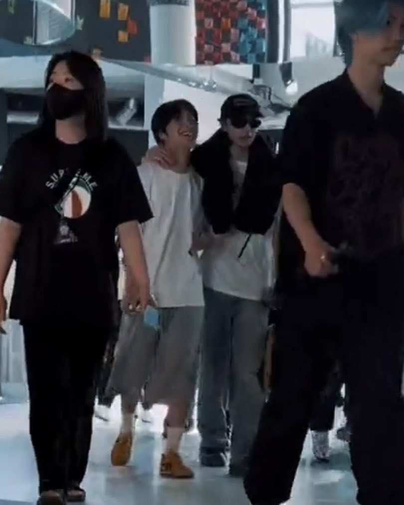 ferrethwang's tweet image. &amp;lt;성장&amp;gt; 특히나 한 명이 수상하게 자람