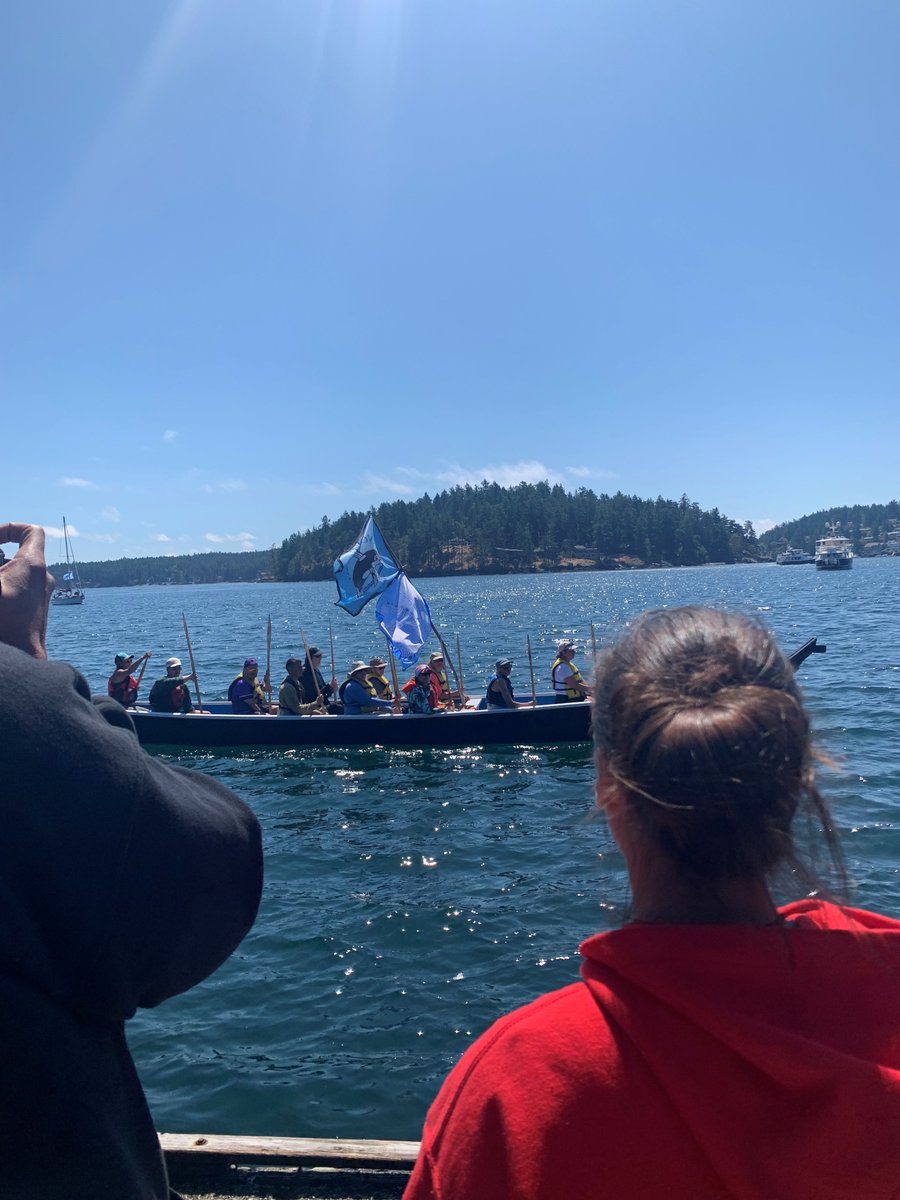 Today President @amcauce & @UW staff welcomed the Blue Heron Canoe Family during their landing at @MarineBiol_FHL. The landing was part of the Tribal Canoe Journey, an annual intertribal tradition. We wish all the canoe families safe travels on this year's Tribal Canoe Journey!
