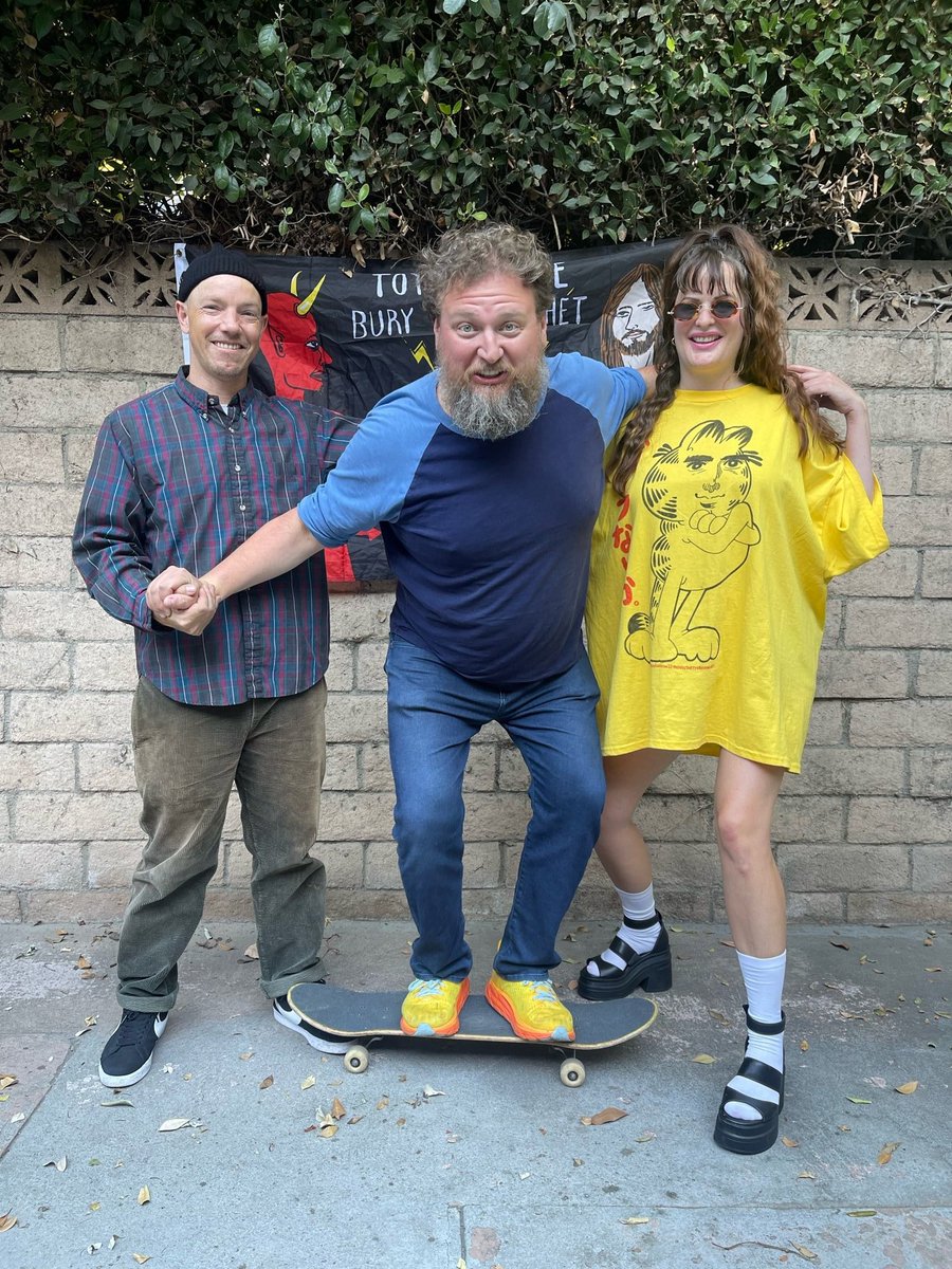 Skate or Die Bro! Before this week @Ambersmelson &amp; Ed Larson would have chosen the latter, but @taylorclarkcomedy stopped by the @brightersidelpn to set them straight. So let's hit the half pipe &amp; shine up our trucks because we got some knees to scrape up.
lastpodcastnetwork.com/the-brighter-s…
