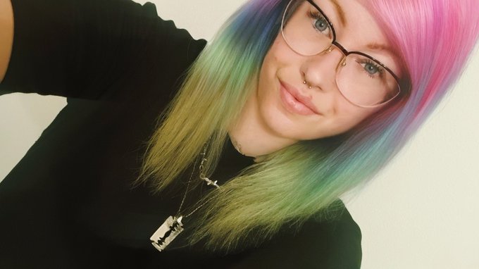 Oh by the way I changed my hair again https://t.co/95CvVy3lCh<a href="/tag/christmasdelivery"class="tags"><span>#christmasdelivery</span></a>