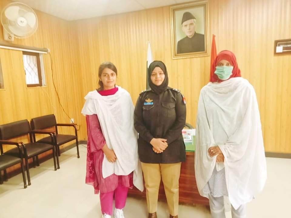 #BlueVeins and #EVAWG Mardan held a productive meeting with ASP Mardan, Resham Jehangir, to discuss collaboration for enhancing referral services for #SGBV survivors. Strong commitment to #EndViolence against women and girls in Mardan.