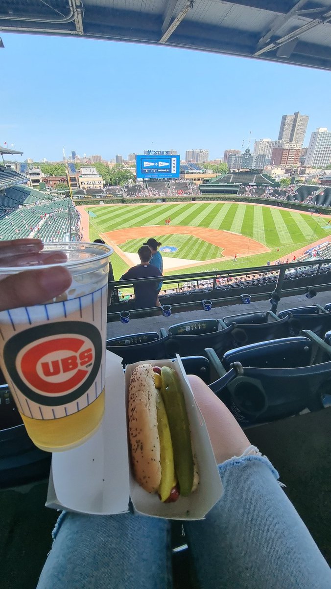 ʟᴀᴜʀᴀ tweet media