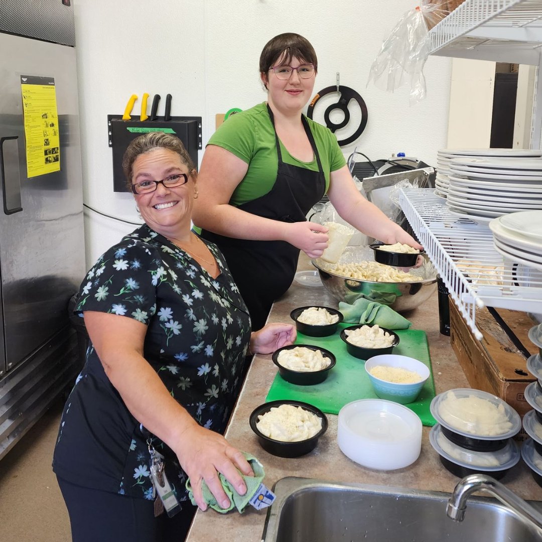 evergreenltccr's tweet photo. We love students at Evergreen and now have quite the number on our team. This ambitious young Gwen requested kitchen experience and is paired up with our gem Dara. 💎

#students #engaged #learning #growing #community #together #team #building #evergreenseniors #campbellriverbc https://t.co/TsbDmIsAgq