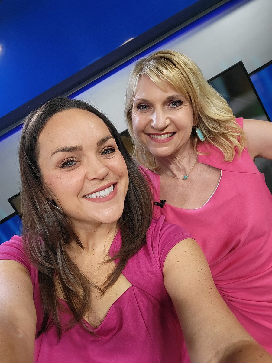 We were twinning in pink for today's Mornin' Motivations! So fun to catch up with <a href="/KimberlyWDBJ/">Kimberly McBroom</a> &amp; share an encouraging message with our region.