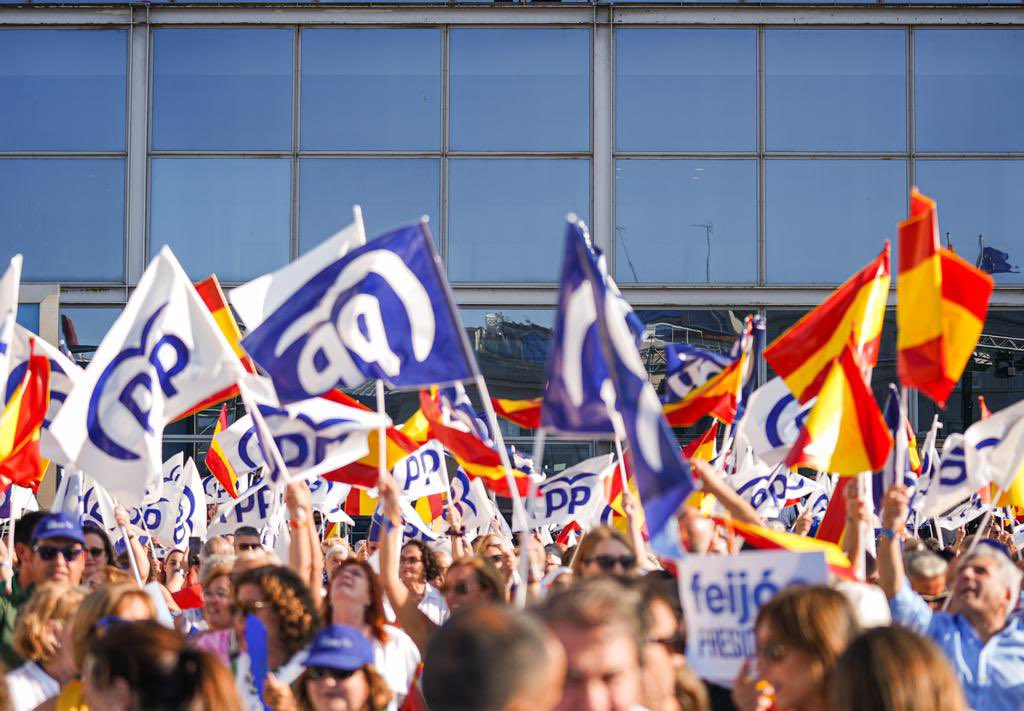 A Coruña empeza a coller color... AZUL 💙

#FeijóoPresidente