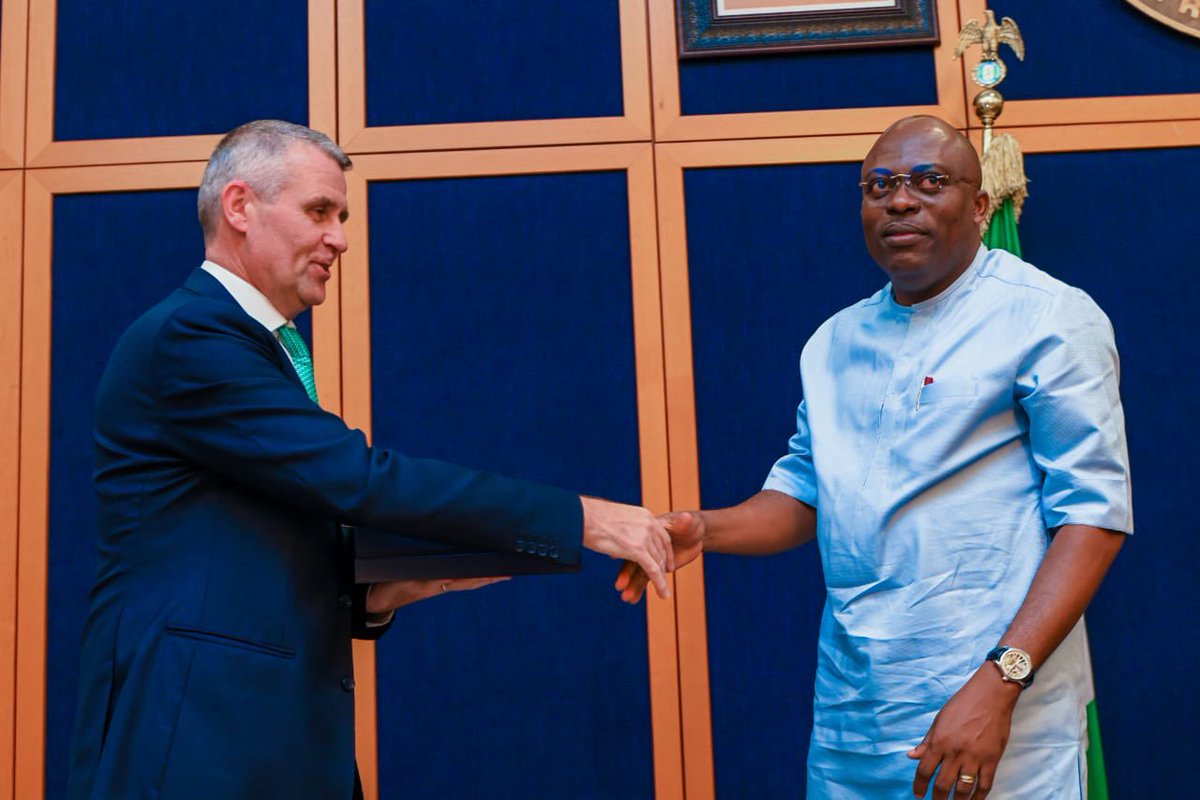 FinebonePrince4's tweet image. #SimFubaraKSC Today Gov. Siminalayi Fubara received the Management of Total Energies EP Nigeria LTD and reiterated his commitment to providing conducive environment for businesses to thrive in Rivers state.
#TheSIMplePlan
#TheWorkingSim
#SimMediaVolunteers