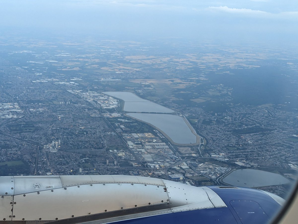 MeganRural's tweet image. Flying into @HeathrowAirport last night, with my toddler pressed up to the window eagerly trying to see if the #combines were out in the patchwork of fields below.  
Unfortunately she couldn't see any @FarmersWeekly #Harvest