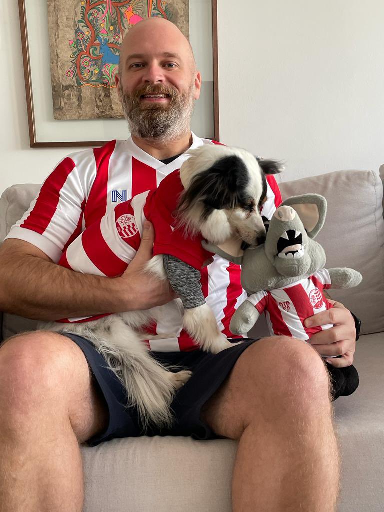 Agora o meu timbu José Carlos Pagode também está devidamente trajado. Obrigado <a href="/tiagoomedeiros/">Tiago Medeiros</a> &amp; toda a turma do Náutico pelo simpático presente.