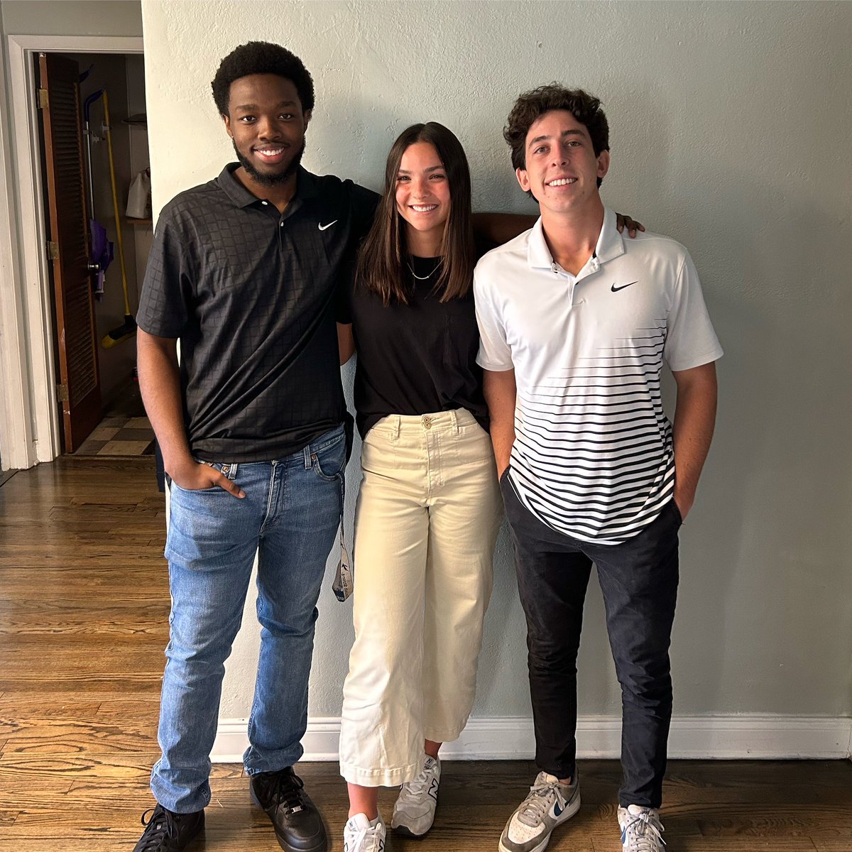 AirstreamV's tweet photo. Shoutout to our awesome interns this summer! They have a bright future ahead! #asv #airstreamventures #interns #summer #followthestream https://t.co/QeuzeGpDwC