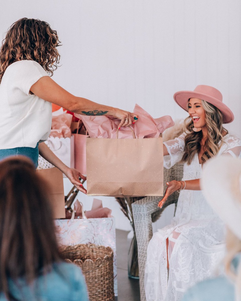 LucyDarlingShop's tweet photo. ⭐️Making Mom Friends🌟

Nurture Friendships: Once you’ve made initial connections, make an effort to nurture those friendships. Schedule regular meetups, check in on each other, and celebrate milestones together. Investing time and energy into maintaining these friendships will s https://t.co/hKoKHDm8Q3