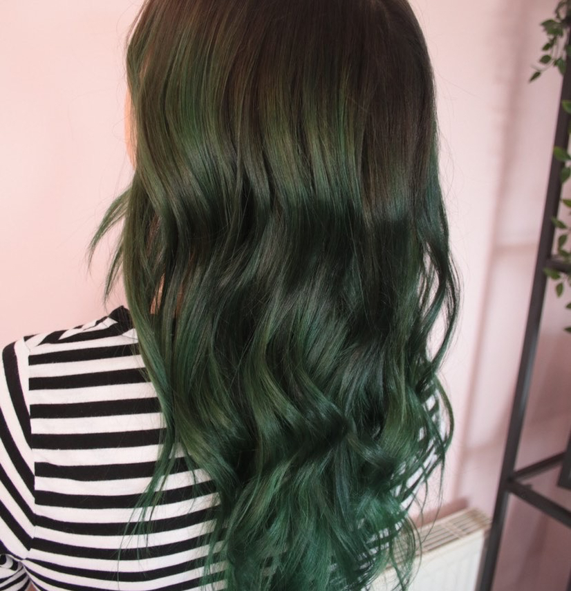 thewarehouse_uk's tweet image. #formulafriday Pure Shades Jade Green and Mousse by the talented @reallynormal.hairdresser

 #megix #megix10 #teamwarehouse #mowan #megixwales #mowanwales #timecanchangeeverything #10minutecolour #nextdaydelivery #hairsupplies #hairsupplier #hairwarehouse #haircolour #haircolouri