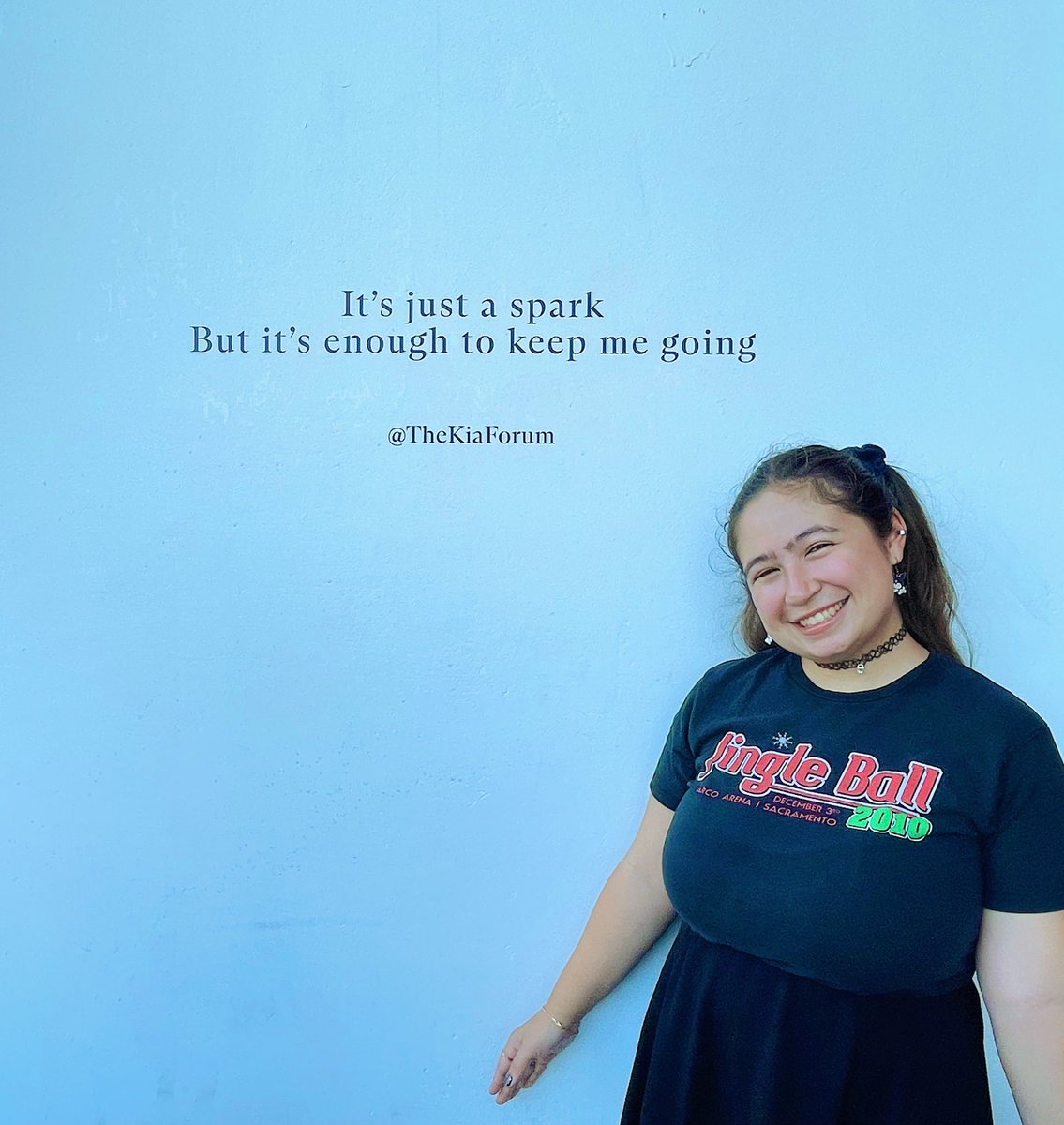 untouchaabletv's tweet photo. also so so happy & thankful i finally got to hear last hope live 🥹 that song got me thru so much as a teen 🫶🏼 #paramoreLA2
“and the blood in these veins isn’t pumping any less than it ever has;
and that’s the hope i have—the only thing i know is keeping me alive” ❤️🩹 https://t.co/Yo2zsO0f5R
