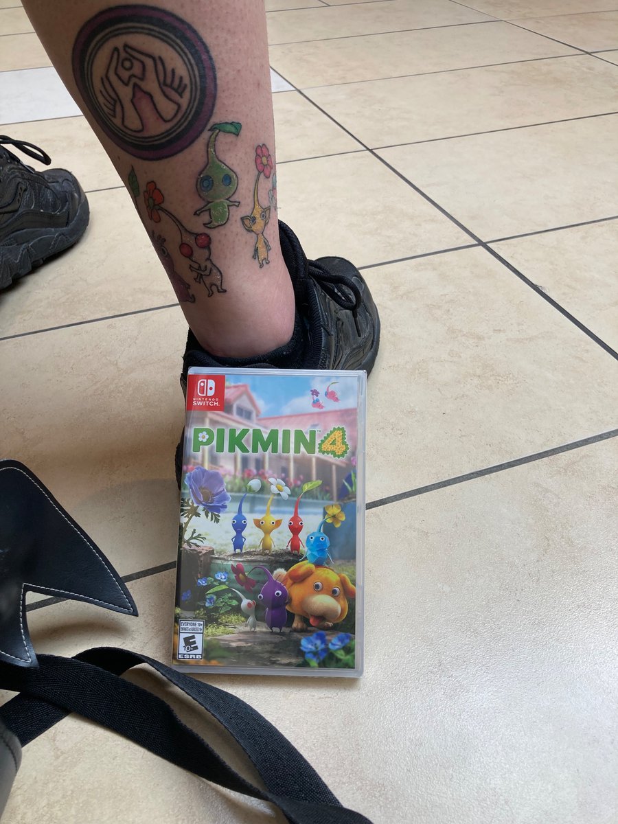 riku_bat's tweet photo. Do you have your squad prepped? Expedition time!!

Tattoos by Erin Porter of Porter’s Tattoos! Pikmin by Nintendo 😂

#Pikmin4 #PikminBloom #ReleaseDayHype https://t.co/WVKPbWckmq
