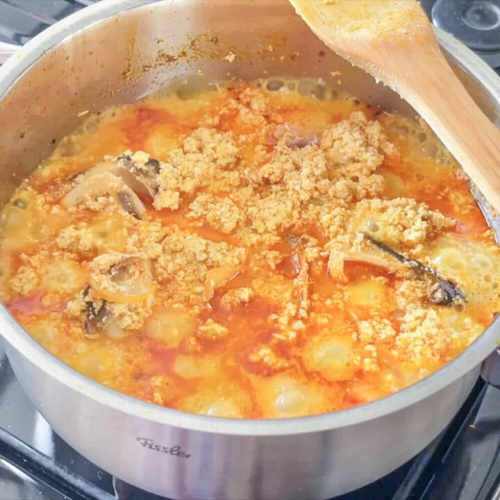 HerbalistChief's tweet photo. 4. Egusi seeds (Werewere/Agushi )

Your favorite agushi or werewere soup also enhances breast milk production in lactating mothers. 

Mothers with scanty breast milk production should prepare soup and stew with the seeds frequently. https://t.co/aYBPYOJAkD