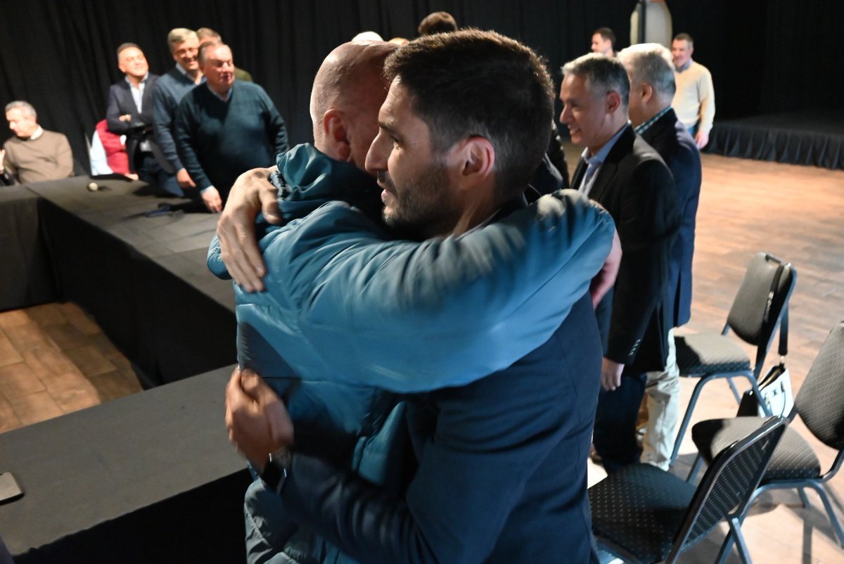 Acompañamos a <a href="/maxipullaro/">Maximiliano Pullaro</a>, <a href="/GiScaglia/">Gisela Scaglia</a> y los principales referentes del frente #UnidosParaCambiarSantaFe en un encuentro plural y enriquecedor. Vamos a trabajar para fortalecer un programa de gobierno que de respuestas a los problemas y deje atrás al gobierno ausente de Perotti.