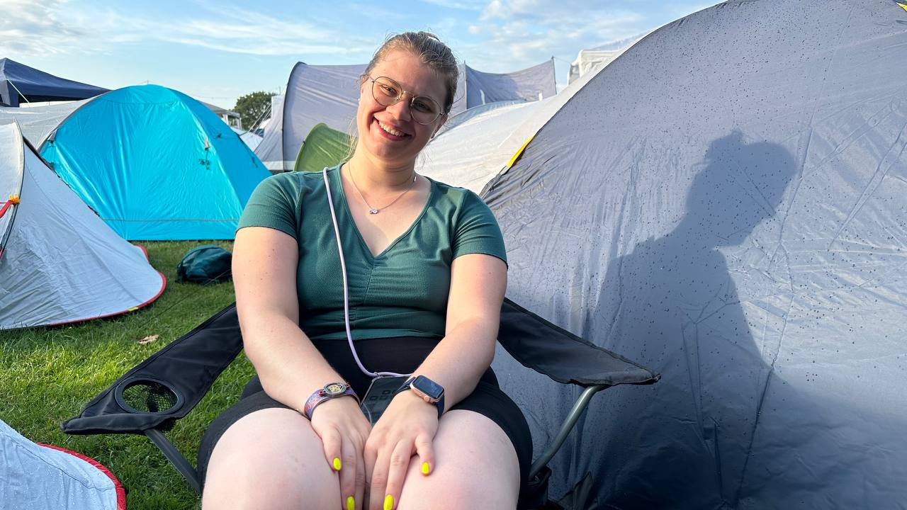 Da ich aktuell am #Tomorrowland Festival in Belgien bin bleibt die Cam aus bis Dienstag 😲Nachrichten werde ich natürlich trotzdem beantworten bei Gelegenheit & auf ein neues Video von mir am Sonntag (auf https://t.co/q38fVKYDPL) musst du natürlich auch nicht verzichten 😈 https://t.co/zuC1Gq5SBd
