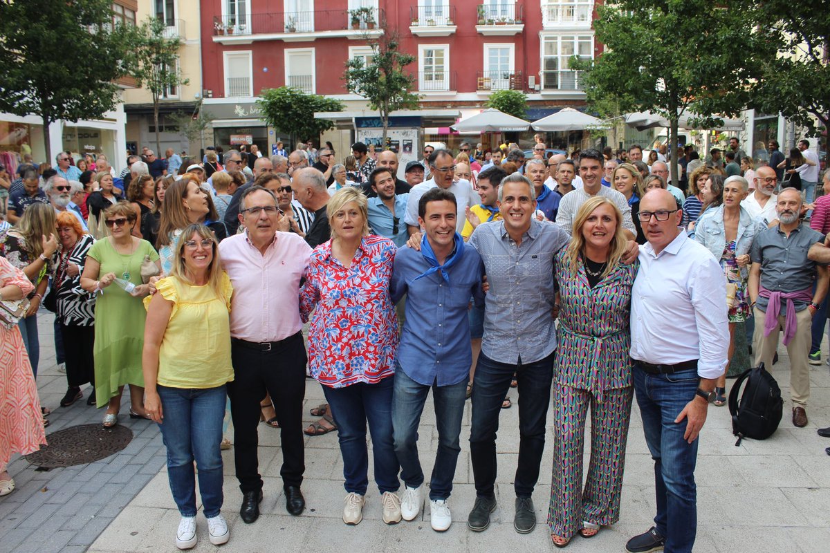 Terminamos la campaña en la plaza del Cuadro de #Santander.

El domingo la verdad ganará a la mentira.

La ilusión y la esperanza ganarán al miedo.

Los derechos ganarán a las derechas.

El #23J vamos a ganar con <a href="/sanchezcastejon/">Pedro Sánchez</a> en #Cantabria y en toda España.

#Adelante🌹