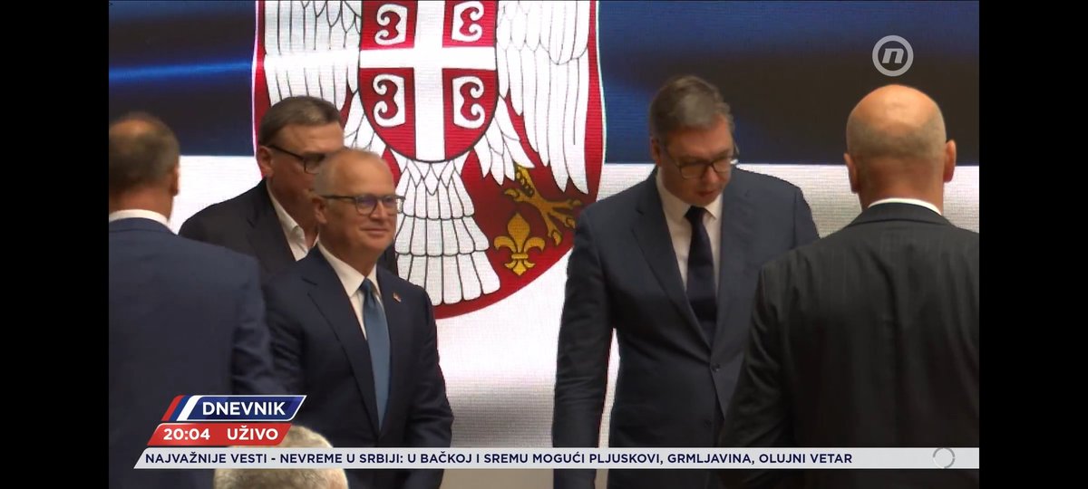 Vasabio4's tweet photo. 22 kilometra auto puta oko Kragujevca košta 265 miliona evra😳😳
12 miliona evra po kilometru.
Pa mater vam jebem lopovsku dokle više DOKLE😡😡
Sad već otvoreno bez blama kradu 😡 https://t.co/j3duC5ydMh