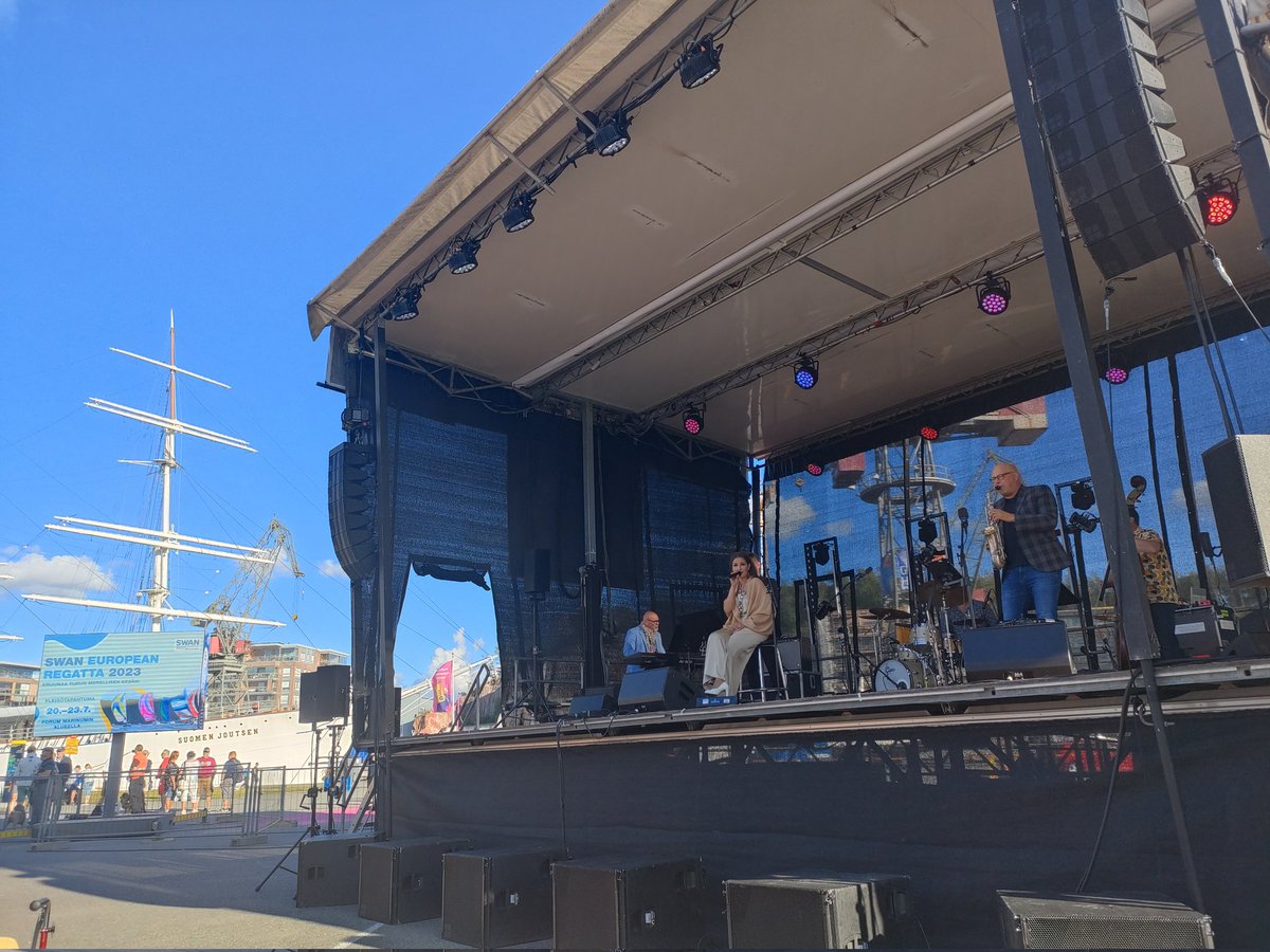 IamHula's tweet photo. Ihana #MariaLund Miten kaunis ja miten kaunis ääni. Televisio ei tuo oikeutta. Upea konsertti upean jazz-kokoonpanon kanssa. #Turku #Swanregatta 2023 https://t.co/G1hSiLxvsW