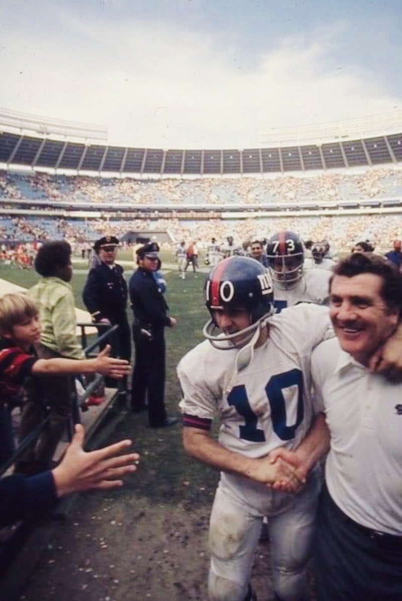 A cool photo, 1971 Atlanta Fulton County Stadium, @Fran_Tarkenton returns home. Falcons vs Giants. Fran and Head Coach Alex Webster. On the NY winning play, Mr. Tarkenton says, “There was a hole big enough to run all the way to Decatur!” (NFL60-69) https://t.co/UGLXbqrGIL