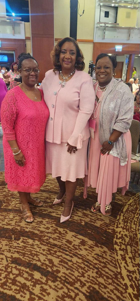 aka_omegaomega's tweet photo. Alpha Kappa Alpha Sorority, Incorporated®, Omega Omega Chapter members were Soaring to Greater Heights of Service and Sisterhood at the 2023 Leadership Seminar in Chicago, Illinois. 
#PathwaystoSoar
#SoaringwithAKA
#AKA1908
#AKAOmegaOmega https://t.co/YZ4aAxbqQg