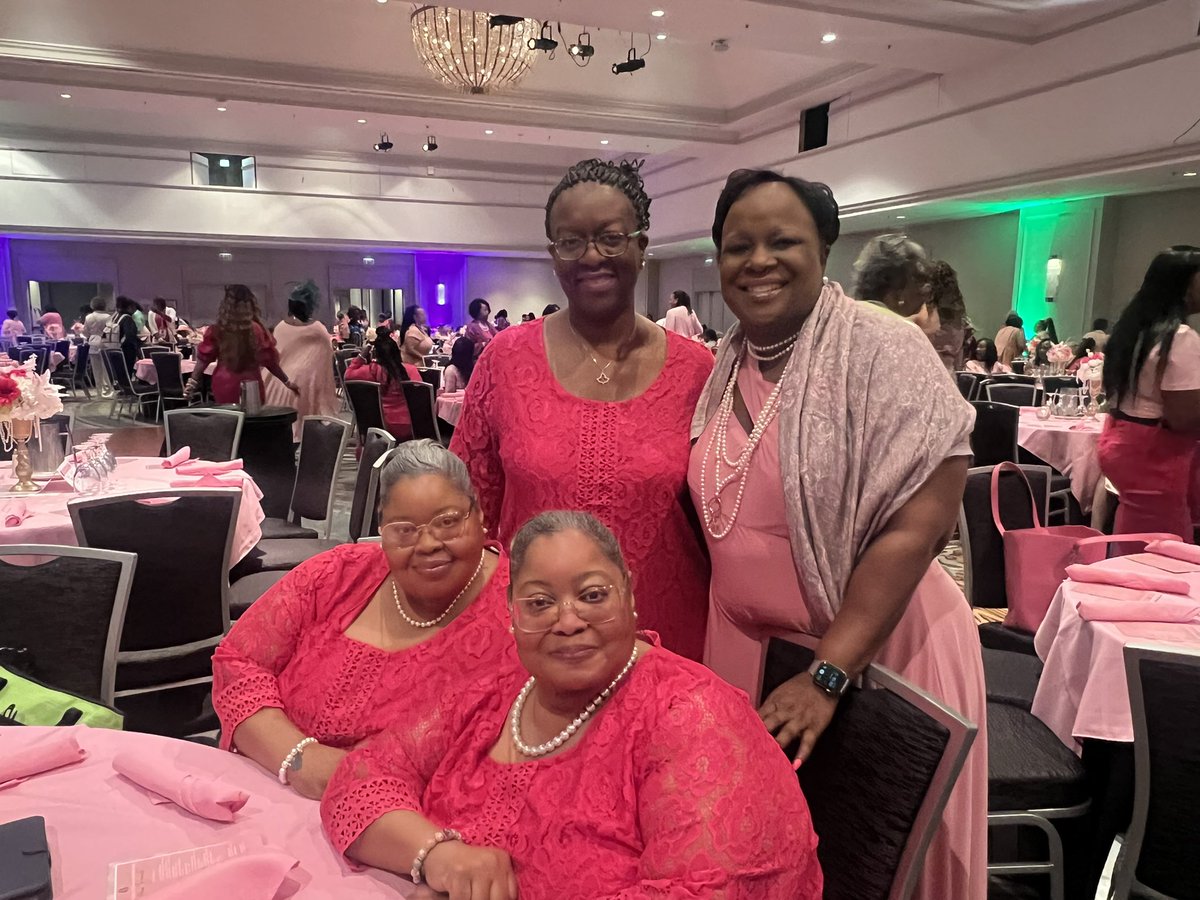 aka_omegaomega's tweet photo. Alpha Kappa Alpha Sorority, Incorporated®, Omega Omega Chapter members were Soaring to Greater Heights of Service and Sisterhood at the 2023 Leadership Seminar in Chicago, Illinois. 
#PathwaystoSoar
#SoaringwithAKA
#AKA1908
#AKAOmegaOmega https://t.co/YZ4aAxbqQg
