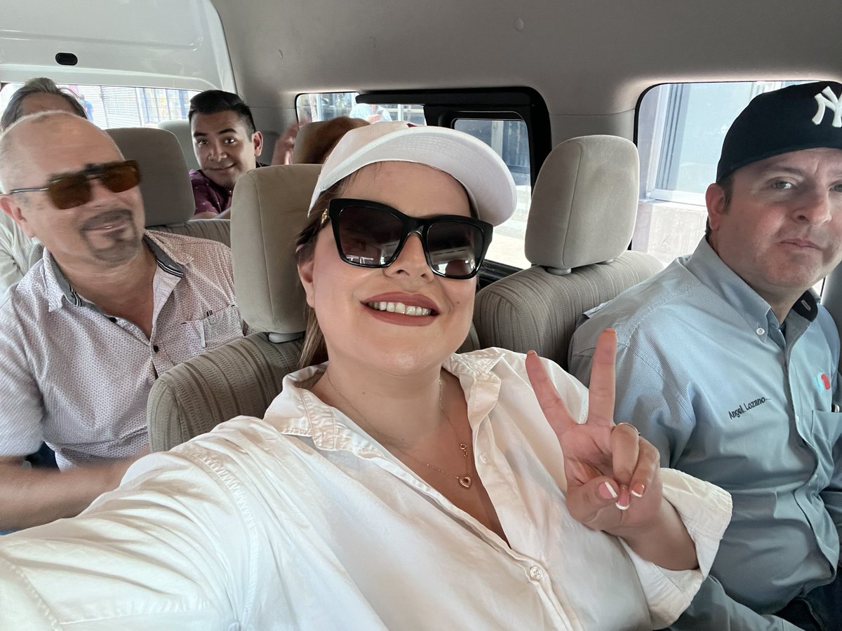 solangelochoa's tweet photo. Ya nos vamos a la gira del Gobernador
#ReporteandoAndo con el mejor @AngelLozano21 https://t.co/Bgz3RneFkU