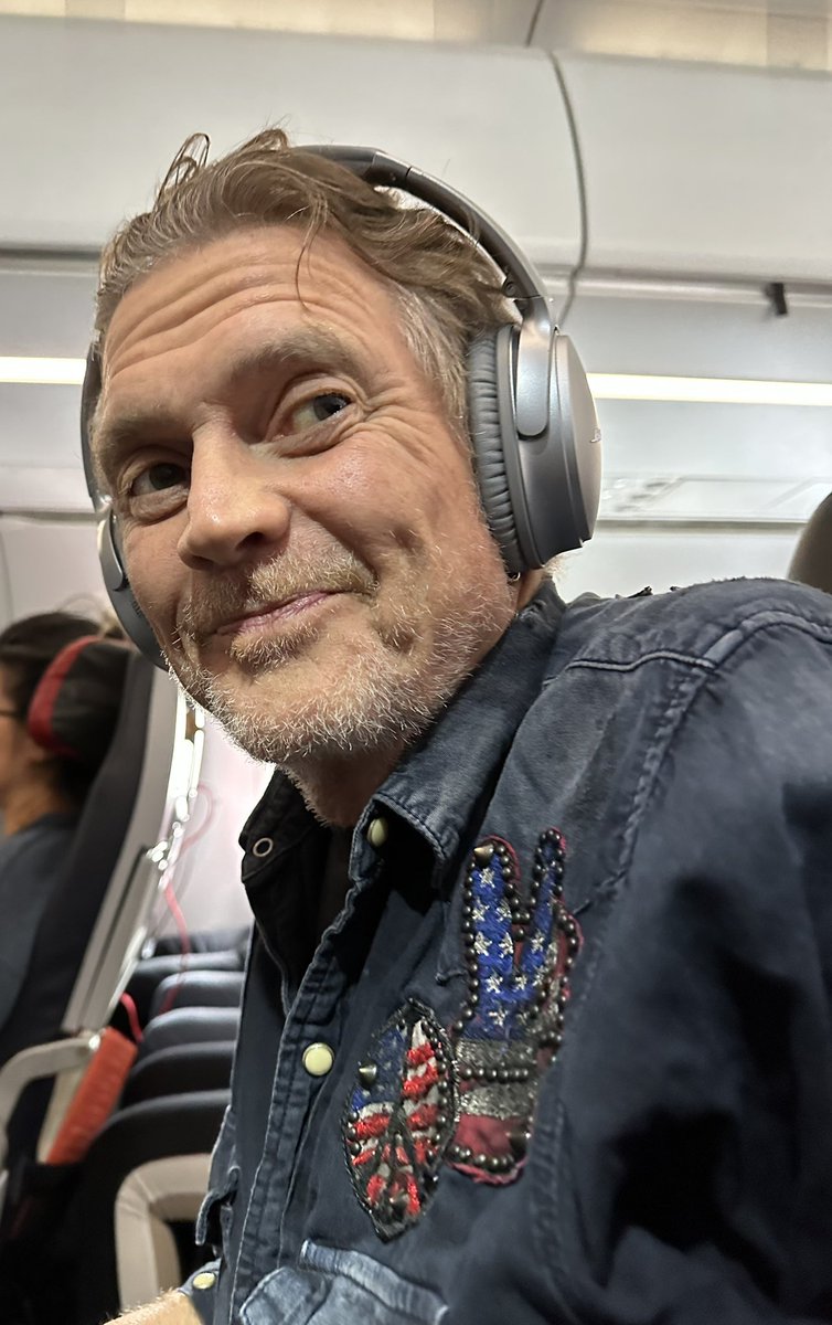 Yep..he’s one of those people who wears his headphones on the plane and talks really loud 😆