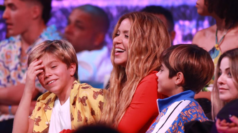 RT @enews: Shakira attends the 2023 Premios Juventud with her sons. https://t.co/FCt66huAIH