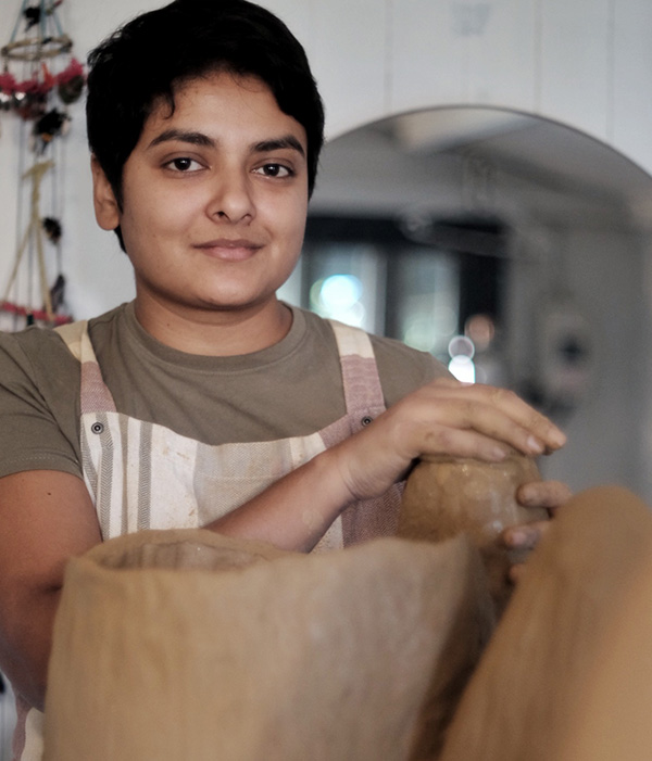 SAfmRadio's tweet photo. [ON AIR] For our #SAcraft segment, we speak with one of the ladies Exhibiting at Decorex Joburg this coming August.

We are in conversation with Nindya Bucktowar, Multi-disciplinary artist at Kalki Ceramics.

#SAfmTheChillZone with @BerthaCharuma1 https://t.co/xhpSxvts02