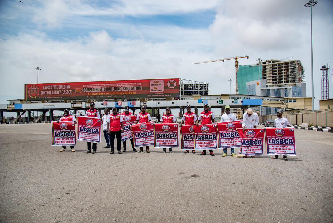 followlasg's tweet image. LASBCA HOLDS SENSITISATION/ROADSHOW CAMPAIGN ACROSS LAGOS METROPOLIS

… Advocates Total Compliance With Laws Guiding Physical Development

Read more: m.facebook.com/story.php?stor…

@jidesanwoolu @drobafemihamzat @LasbcaA @ud_mpp @gboyegaakosile @hmokunola_ 
#LASG 
#AGreaterLagosRising