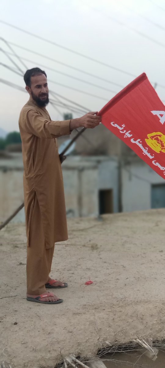 RafiqYousufzai's tweet photo. په خپلو کورونو دا سور بېزغ اولګوۍ او ده خپلو مشرانو په لاره تګ اوکړۍ ده حقېقی جمهورېت نېشنل ګوند برخه شۍ او په خپل وطن خپل اختېار تر لاسه کړۍ 
#ANPMembership2023 https://t.co/R1poYotn9G