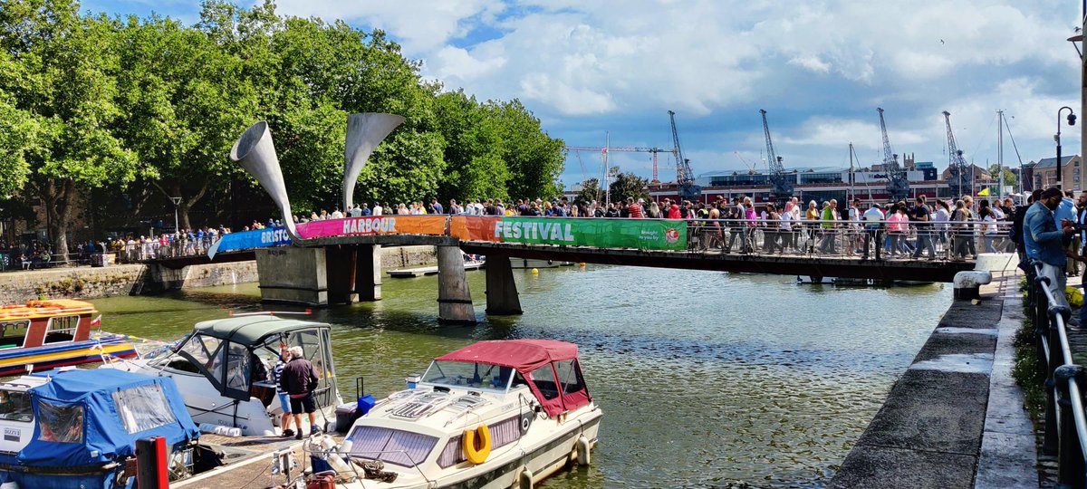 Did you check out the Bristol Harbour Festival this weekend? We thought it was a lovely atmosphere, really enjoyed it, between the rain! 🥰☔
#LoveBristol #Bristol #BristolFamilies
