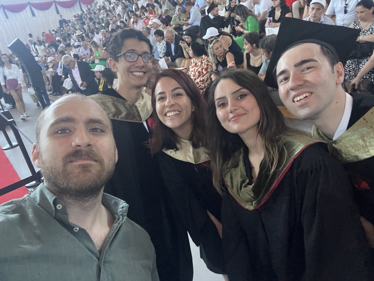 🎓🎊Cheers to our graduates! We wish you all the best 😊
#graduationceremony2023 #kuisaistudents