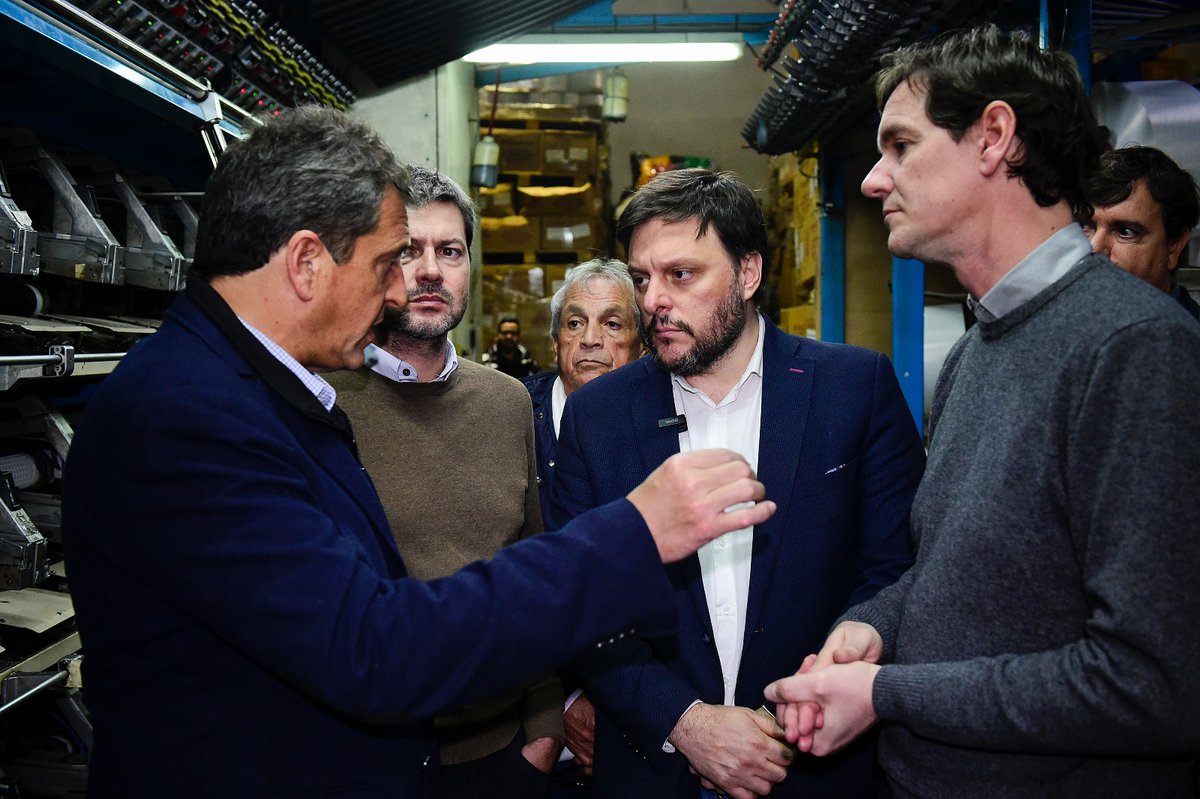 SergioMassa's tweet photo. Defender y proteger a los trabajadores es defender el salario y su capacidad competitiva.

Junto a @SantoroLeandro y @MatiasLammens recorrimos la textil Galfione y CIA S.R.L de Villa Soldati, una empresa nacional que decidió invertir en el crecimiento para la integración de todo su proceso productivo.

Creemos en el trabajo como el mejor instrumento de movilidad social ascendente para la Argentina y por eso es que trabajamos día a día para que el crecimiento llegue a todas las familias del país.

#CreoEnArgentina