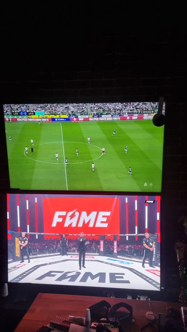 Dla takich chwil mam 2 TV xDDD https://t.co/SqWUN4Z0GA<a href="/tag/rchwid"class="tags"><span>#rchwid</span></a><a href="/tag/meczprzyja%C5%BAni"class="tags"><span>#meczprzyjaźni</span></a>