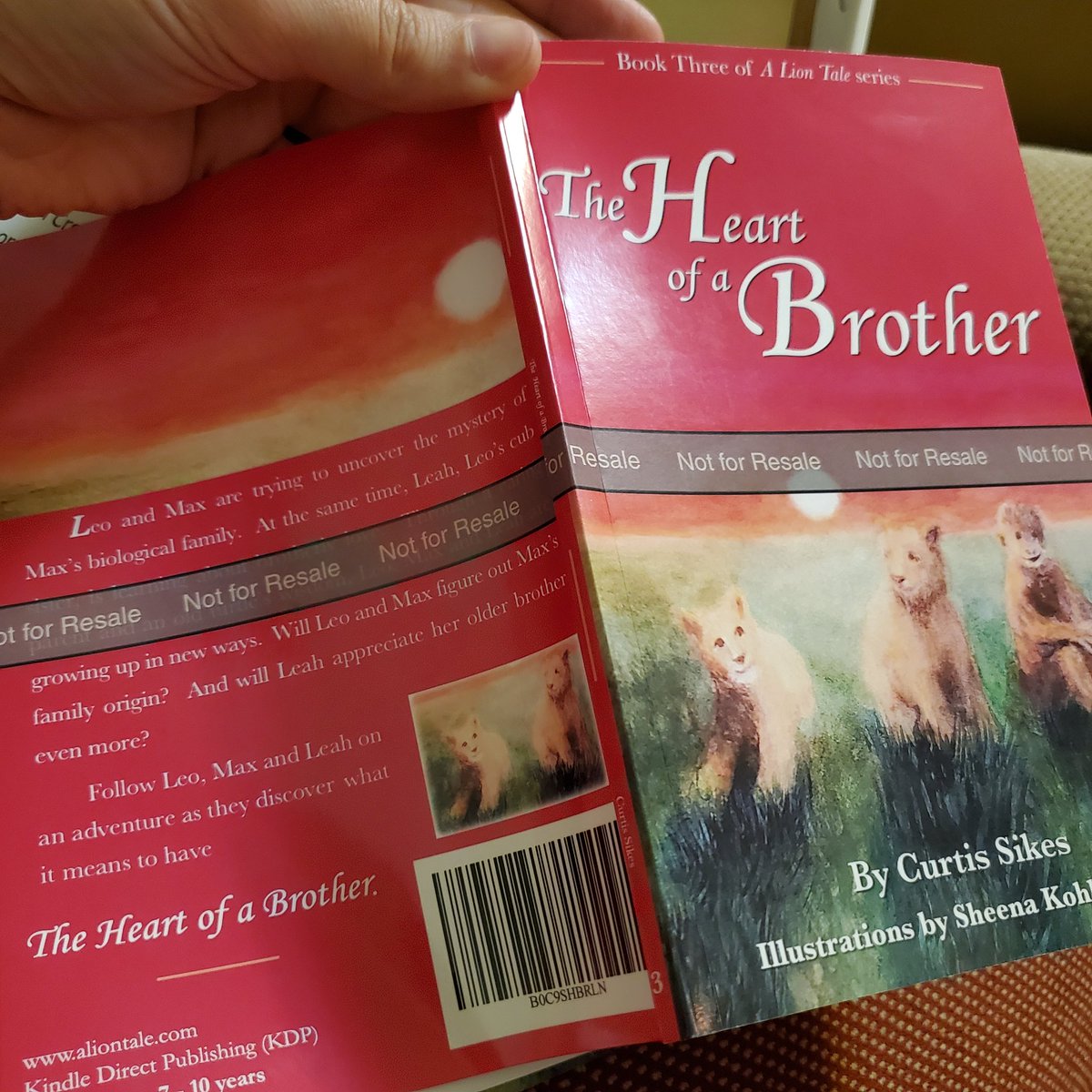 aliontale's tweet image. On to proof # 2...loving the darker red cover btw!  Happy editing awaits ✏️  📖 🙂

Follow me @aliontale 
My author &amp;amp; everything else page @curtis_sikes