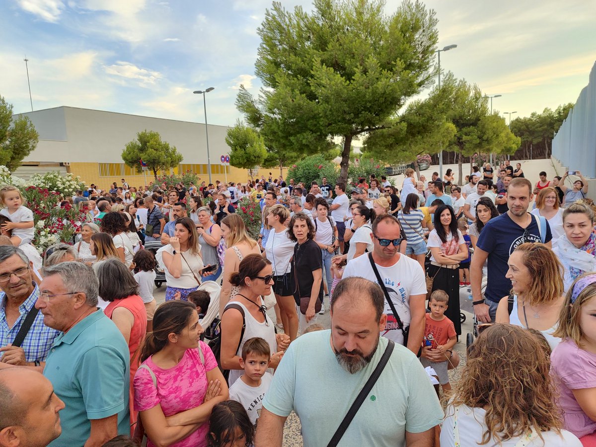#porunmariazambranoseguro

Todos juntos por la seguridad de nuestros hijos, de nuestro barrio. 

<a href="/AMPACdelBosque/">AMPA Claros del bosque del CEIP María Zambrano</a> <a href="/AVParqueVenecia/">Asociación vecinal "Somos Parque Venecia"</a> <a href="/GobAragon/">Gobierno de Aragón</a> <a href="/zaragoza_es/">AyuntamientoZaragoza</a> <a href="/felipefaci/">Felipe Faci Lázaro</a>