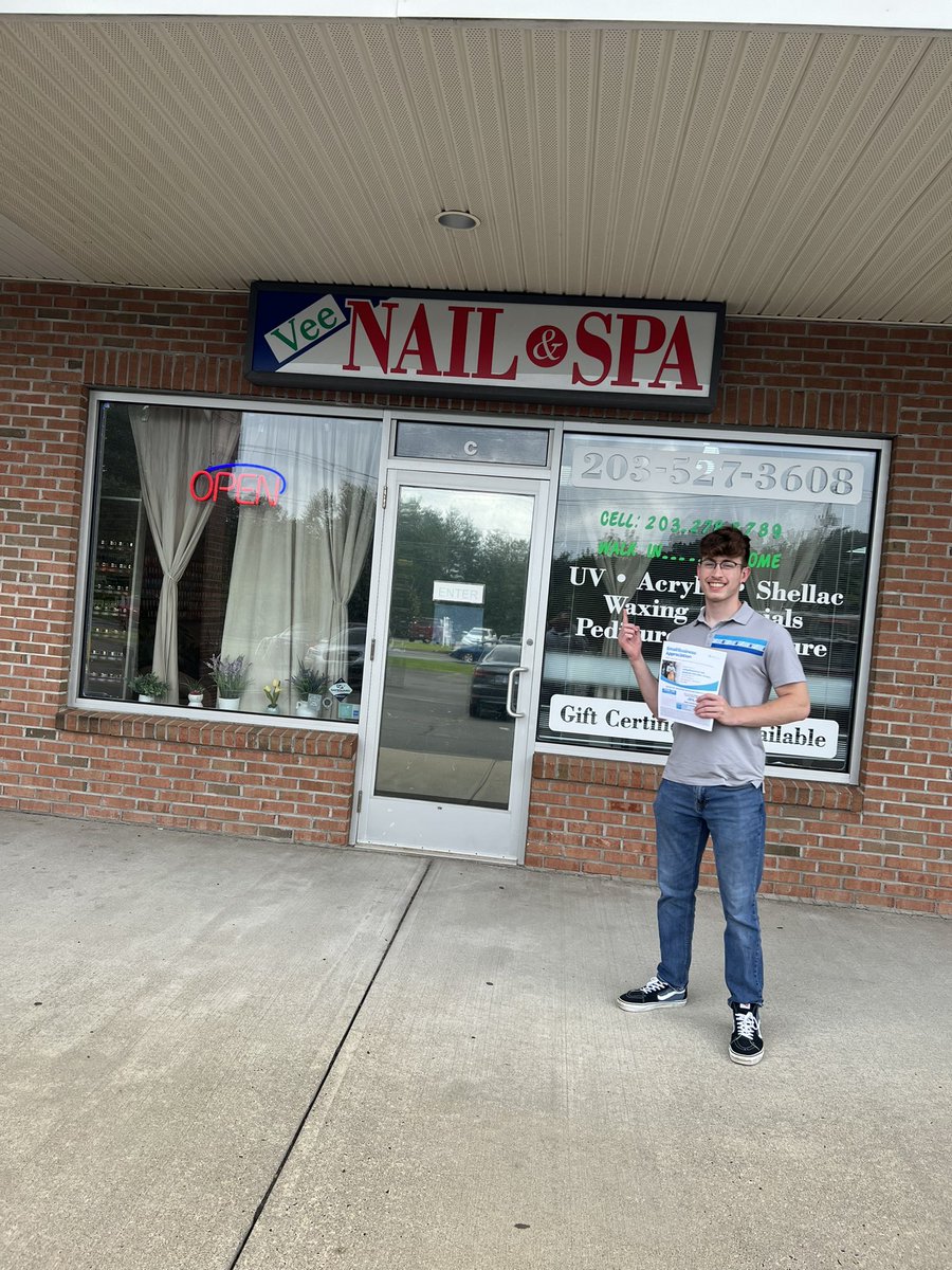 ChazSanchezAtt's tweet image. Out with Dean prospecting with some local business today. Valuing our small business and enticing them to switch over to AT&amp;amp;T. #teamwaterbury #winlocal @biggriffnrg @learnfromvern @ChrisAcerra @firas_smadi @emilywiper