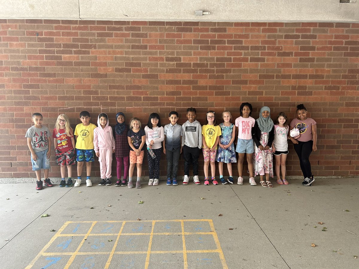 MsPoulin25's tweet image. Last day of Camp Wonder! 😊💛have a great summer everyone!! #campwonder #gecdsbslp2023 @MlleParaschak @ClaraHowitt