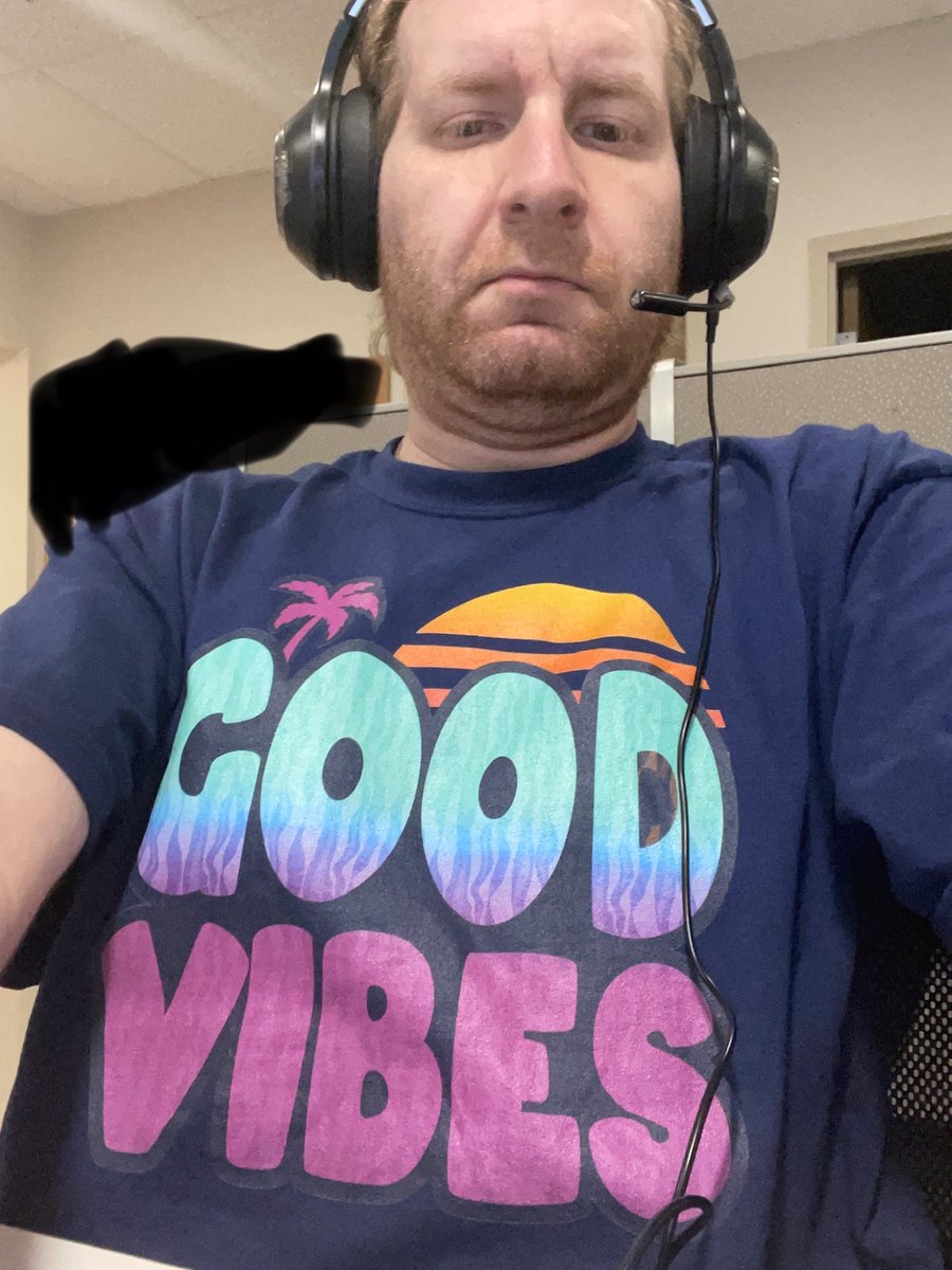 captcarl5's tweet photo. Dress down at work today and the others wonder why iβm in a pleasant mood. @BudKnocker @SportsCastSquad #makeastrangersmile https://t.co/HhQDP0Yjvh