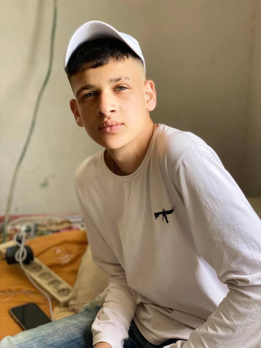 TaoufiqTahani's tweet photo. Ils ont encore tué un enfant  ...
Mohammed Fouad al-Bayed, 17 ans, a été assassiné d'une balle dans la tête par l'armée israélienne cet après-midi à Um Safa lors d'une manifestation contre l'occupation israélienne. https://t.co/caDRDlBxLM