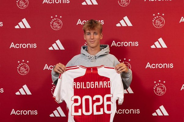 ¡Lasse Abildgaard (16/🇩🇰) se une a las juveniles del Ajax! El extremo Dinamarqués viene de jugar en las juveniles del Silkeborg ✅💎

¡Bienvenido Lasse! ⚪️🔴⚪️

#AjaxYouth #Ajax