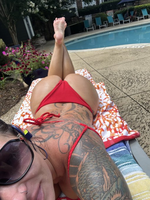 Last night we had tornado watches and I didn&rsquo;t have power from 530pm to midnight &hellip; today it&rsquo;s sunny 💁🏻&zwj;♀️