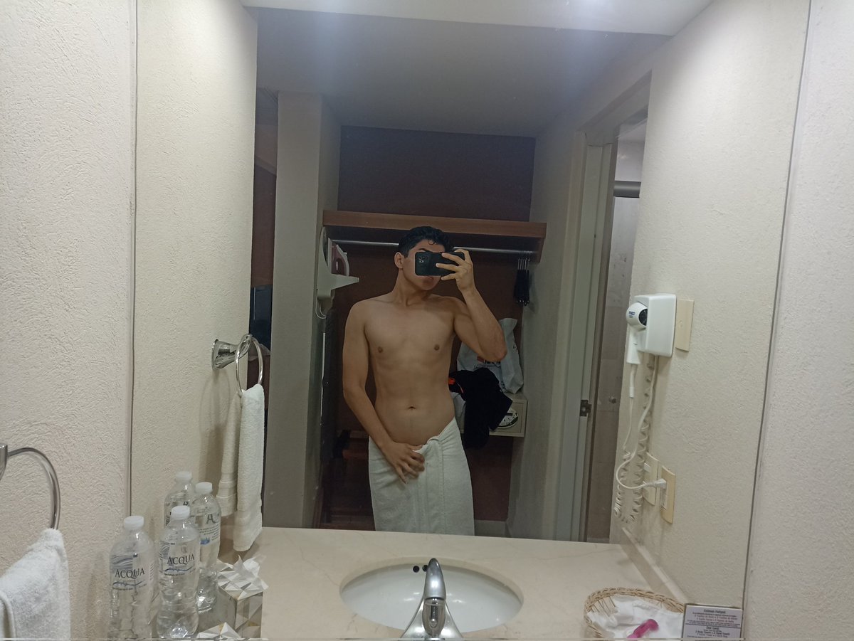 Fernand82979989's tweet photo. Una que otra fotito en el puerto de Veracruz 🙈🤭🤭
#puertodeveracruz
#singlemina
#singlecoatza https://t.co/gElLUZQs8G