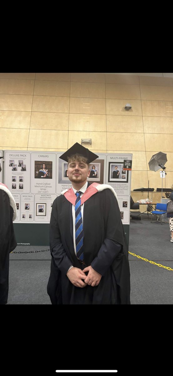 RobertScxtt's tweet photo. Not bad for a boy from Crewe, onto my masters! #livunigrad https://t.co/Lolq6rZS2Y