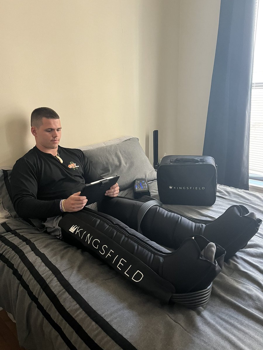 Ciscokid39's tweet photo. Recovery is the key to having fresh legs for every workout and practice. @Kingsfield_Fit  Infinity Boots are an excellent tool in my recovery routine. Use the code MarcusCisco20 to get 20% off your purchase of any Kingsfield Fitness recovery product! https://t.co/XFgTsW24E4